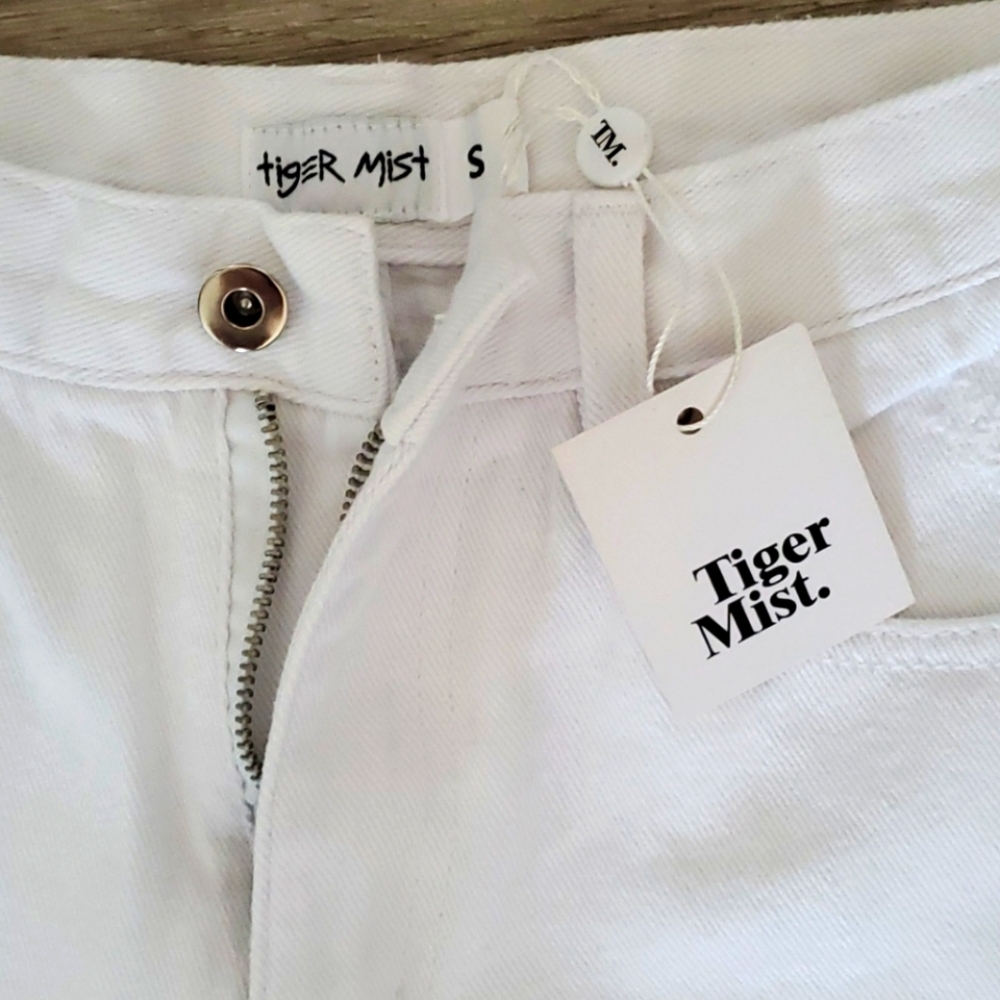 Shorts - Picture 3 of 3